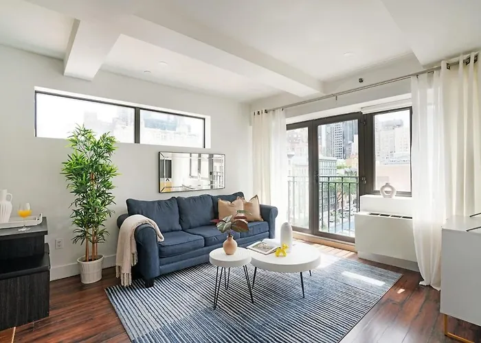 809-6A New 2Br Duplex With A Private Patio
