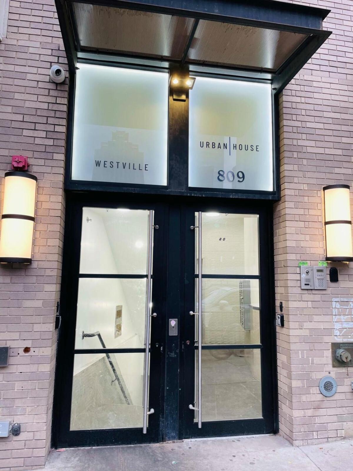 809-6a New 2br Duplex With A Private Patio *